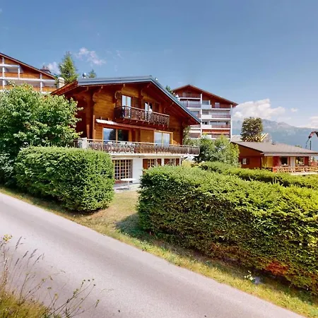 With Spectacular View Of The Peaks Daire *